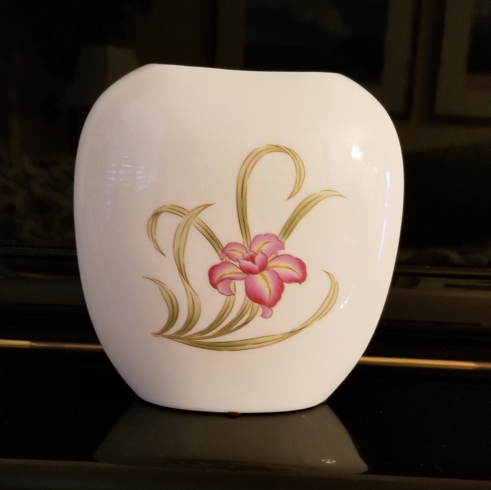 Elegant white vase with floral painting
